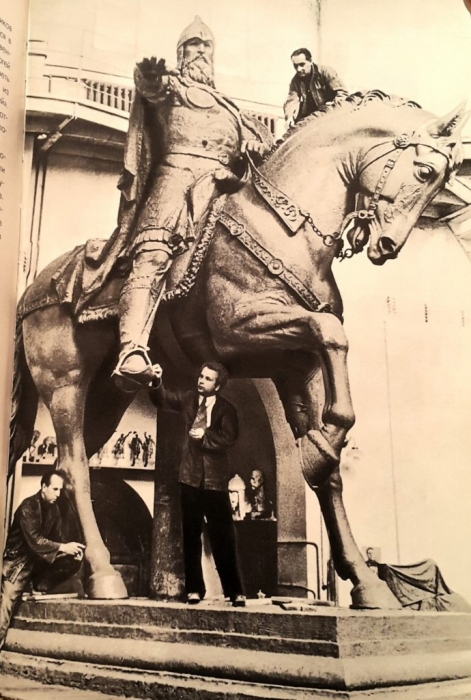 Работа над памятником Юрию Долгорукому (в глине). Слева внизу Штамм, в центре Орлов, наверху Антропов. Фото 1952 г.