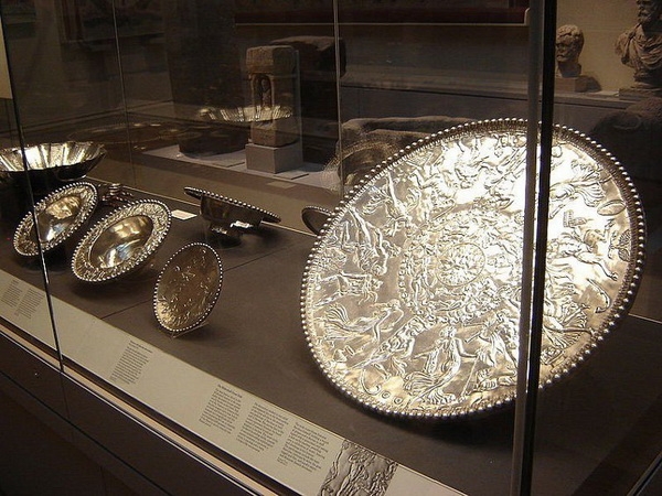 Клад римского столового серебра IV века из Милленхолла. 